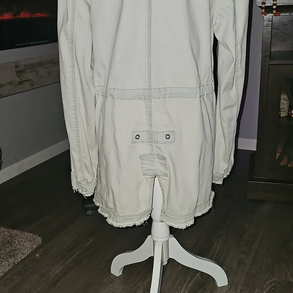 🤍SPRING,Womens beautiful light colored denim fall jacket sz LG. LA Coalition.💙